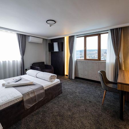 Hotel Elit Pernik Ngoại thất bức ảnh