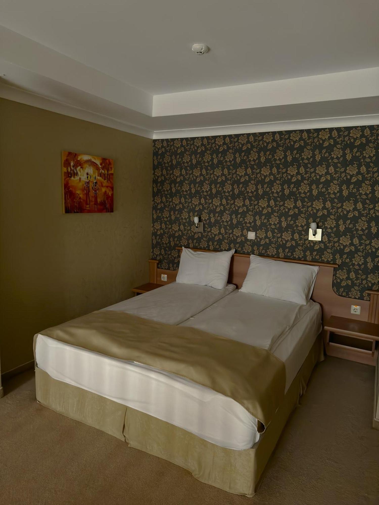 Hotel Elit Pernik Ngoại thất bức ảnh
