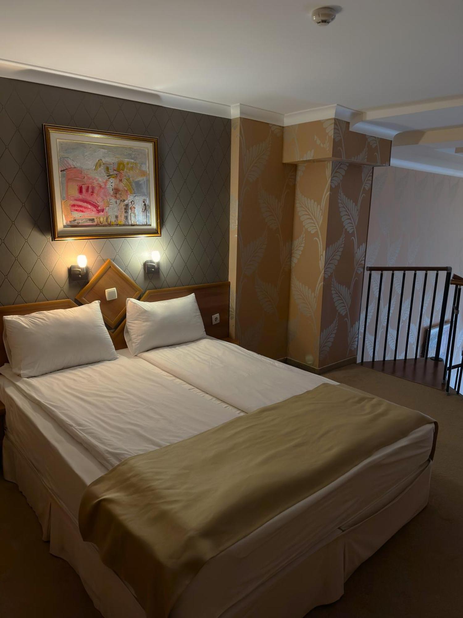 Hotel Elit Pernik Ngoại thất bức ảnh