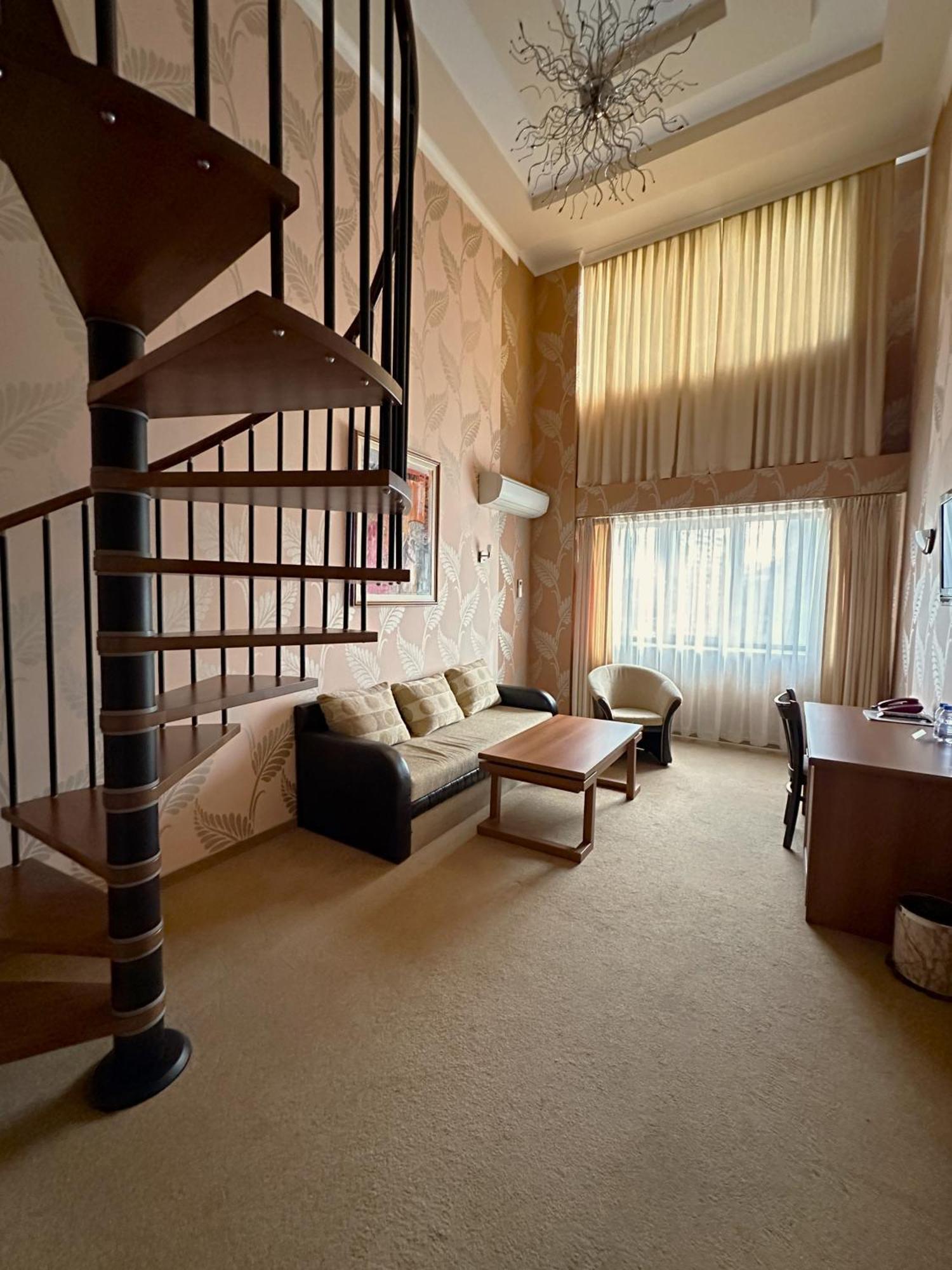 Hotel Elit Pernik Ngoại thất bức ảnh