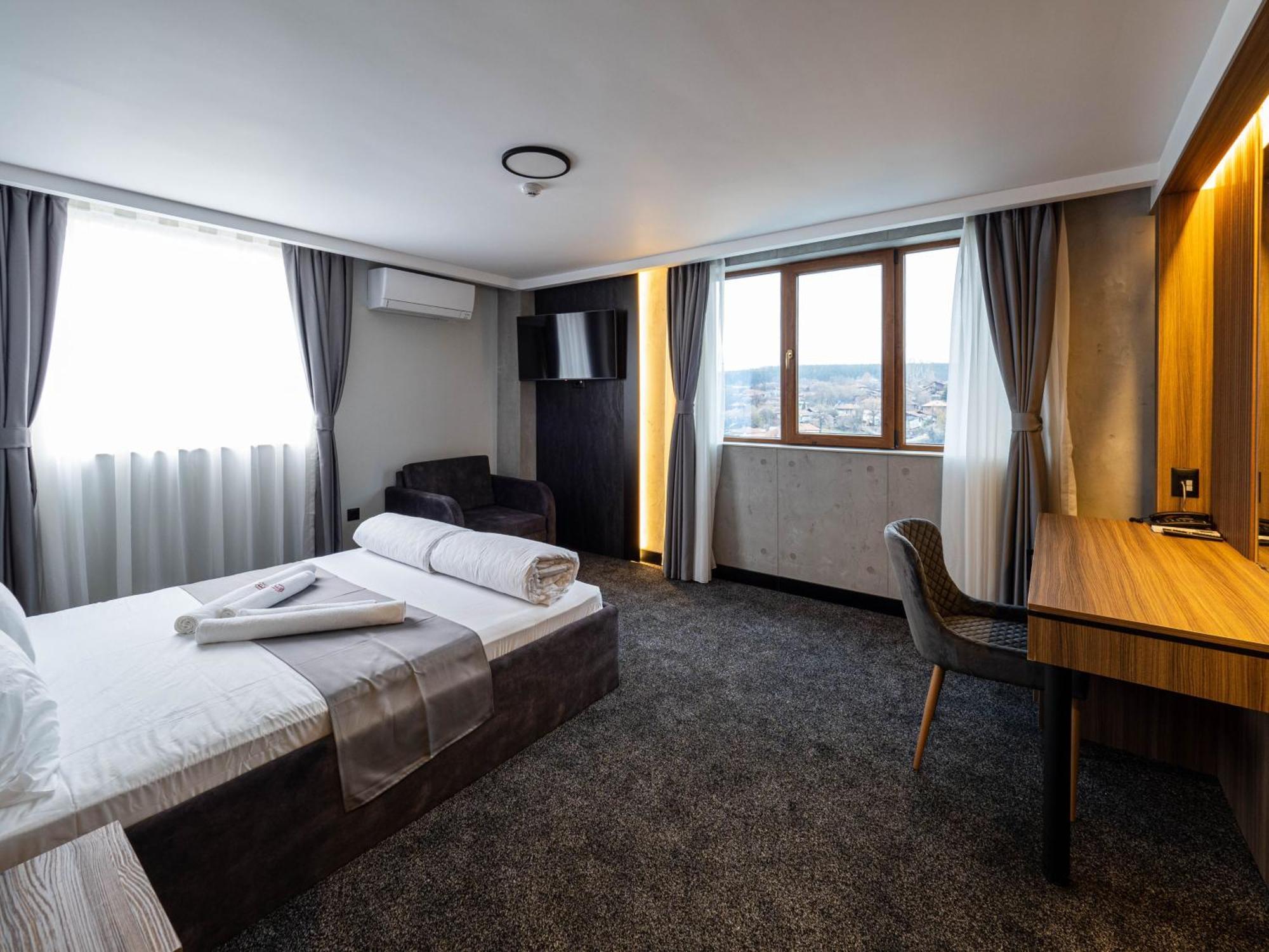 Hotel Elit Pernik Ngoại thất bức ảnh